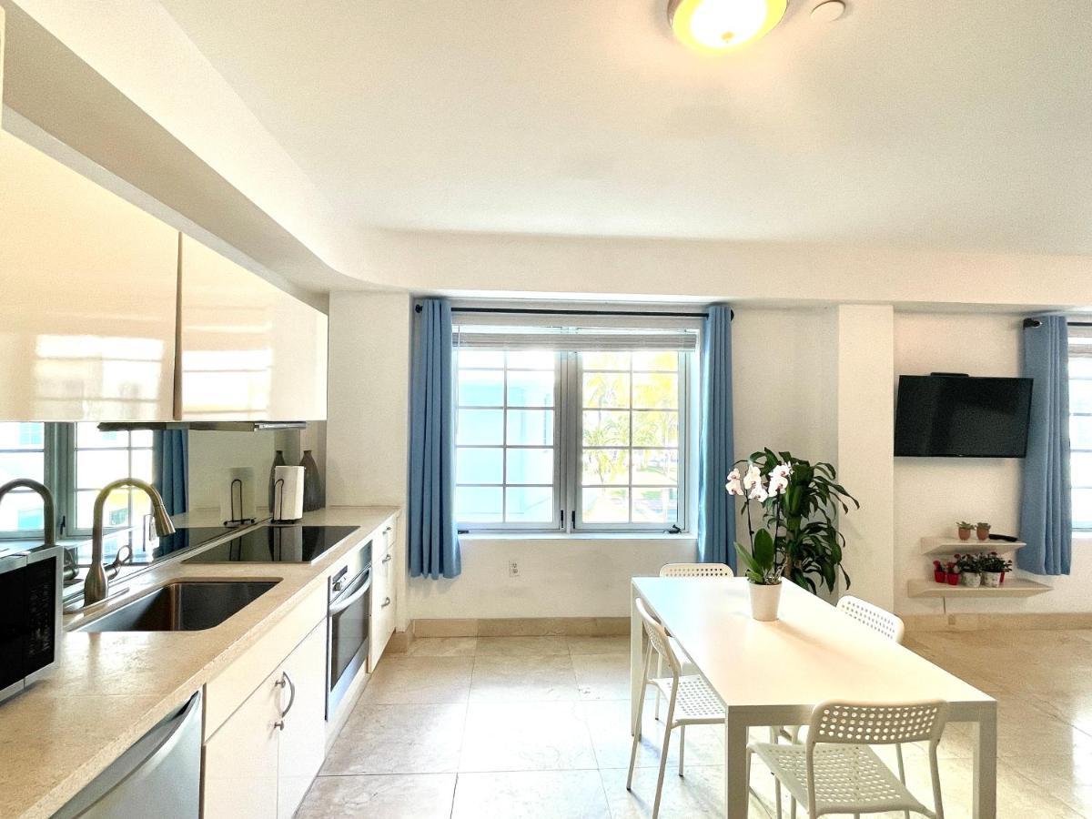 Beachfront Apt In Carlyle Hotel On Ocean Drive マイアミビーチ エクステリア 写真