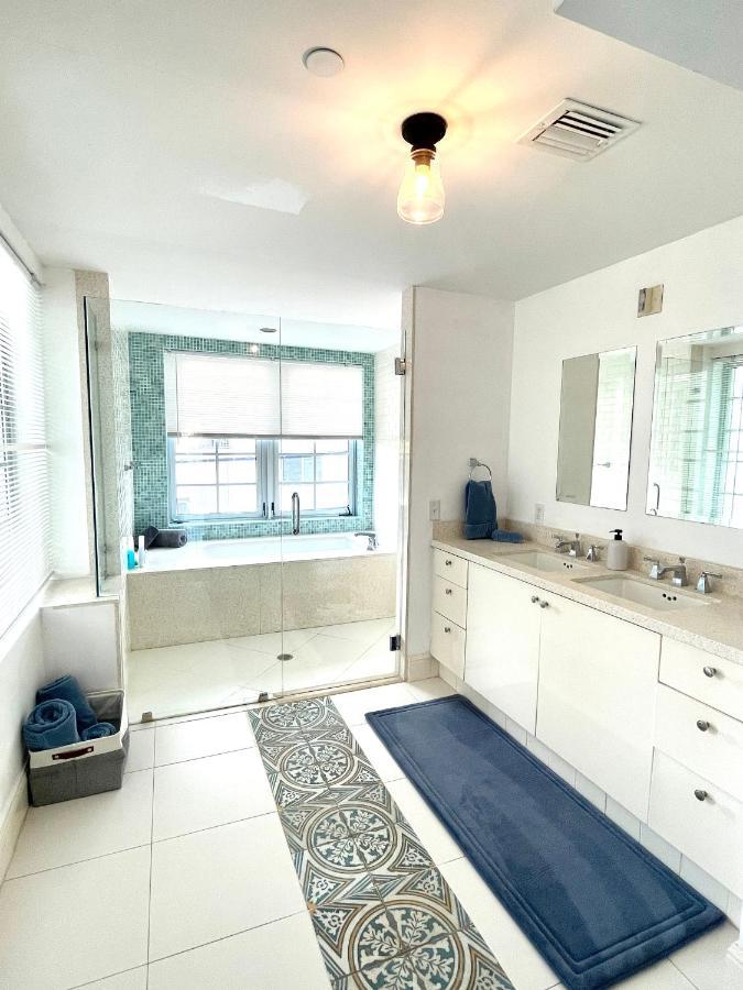 Beachfront Apt In Carlyle Hotel On Ocean Drive マイアミビーチ エクステリア 写真