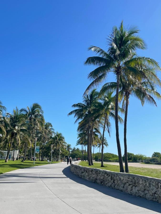 Beachfront Apt In Carlyle Hotel On Ocean Drive マイアミビーチ エクステリア 写真