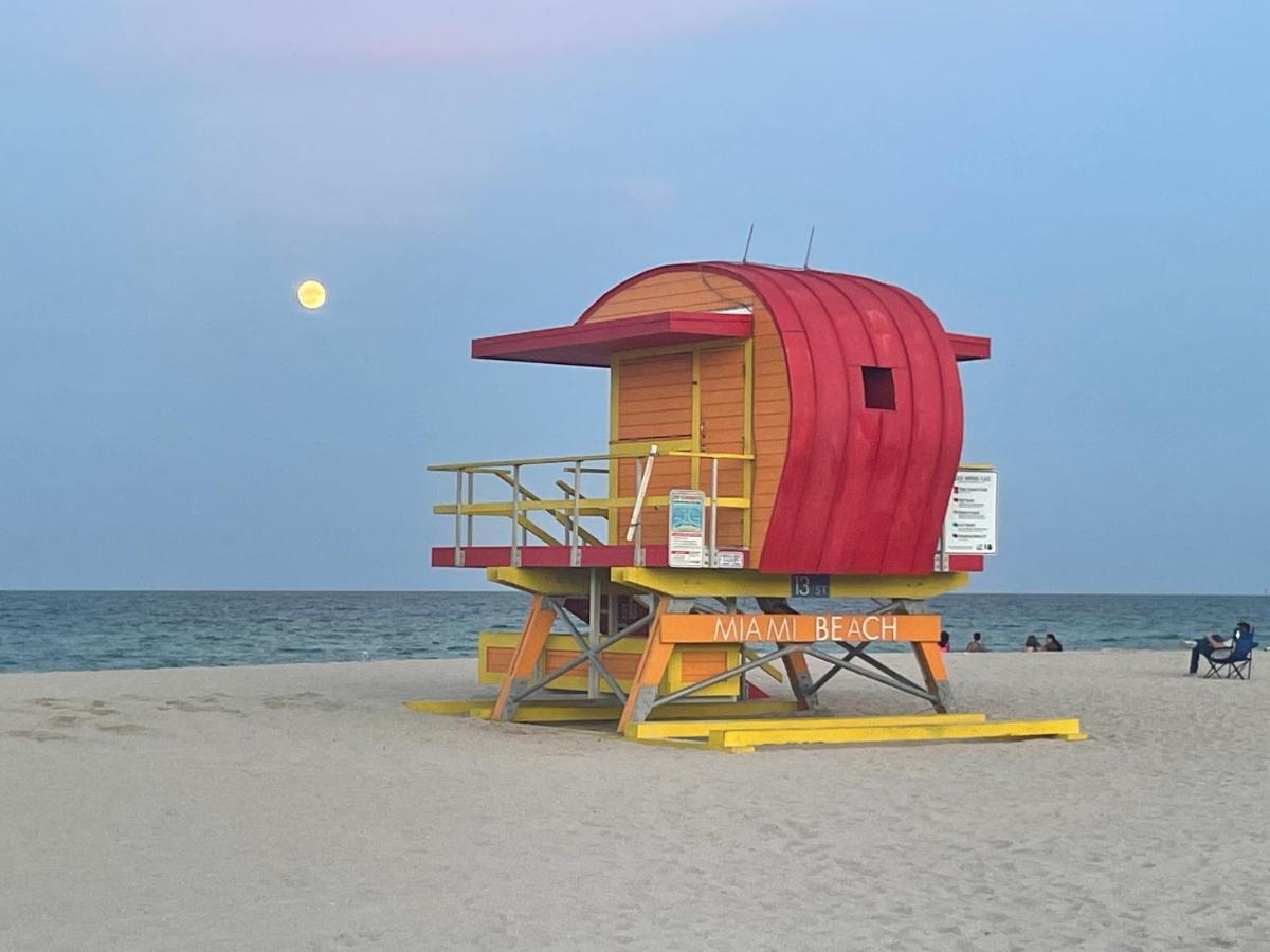 Beachfront Apt In Carlyle Hotel On Ocean Drive マイアミビーチ エクステリア 写真